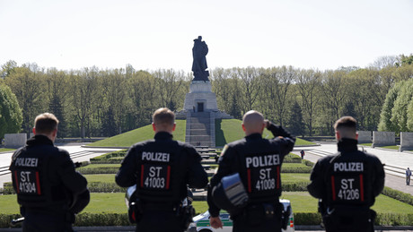 Berliner Polizei verbietet erneut russische und sowjetische Symbolik am 8. und 9. Mai