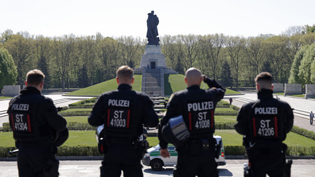 Berliner Polizei verbietet erneut russische und sowjetische Symbolik am 8. und 9. Mai