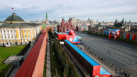 Kremls Reaktion auf Selenskijs Eskapade: Russland braucht keine Genehmigung für Siegesparade