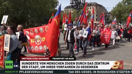 Von Frankfurt bis Peking: Tausende Menschen nehmen am "Unsterblichen Regiment" teil