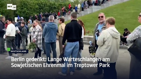Berlin gedenkt: Lange Warteschlangen am Sowjetischen Ehrenmal im Treptower Park