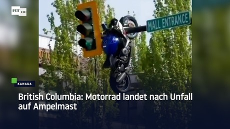 British Columbia: Motorrad landet nach Unfall auf Ampelmast