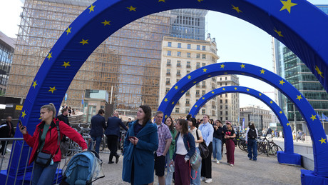 Vergütung zum "Europatag" ist "gängige Praxis: Ein Festtag für die EU-Abgeordneten