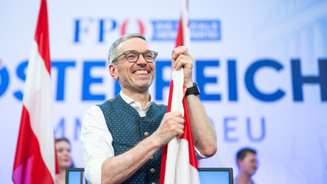 Drei Länder, ein Trend: FPÖ, SVP und AfD – Oppositionsparteien auf Rekordkurs
