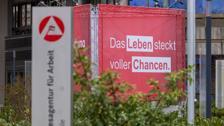 Beschäftigung in Deutschland sinkt – Öffentlicher Dienst als einziger Wachstumsmotor