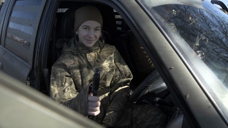 Liveticker Ukraine-Krieg: "Gefängnis oder Vertrag" – Ukrainische Frauen unter Rekrutierungsdruck