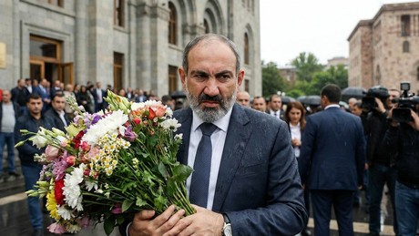 Moskau will Paschinjan durch die Blume zur Vernunft bringen