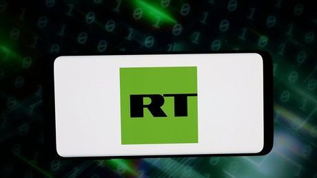 Leserbriefe an RT DE: "Kleingeist'ge Euro-Bürokraten, statt 'Pakete' zu schnürn, lernt Russisch!"