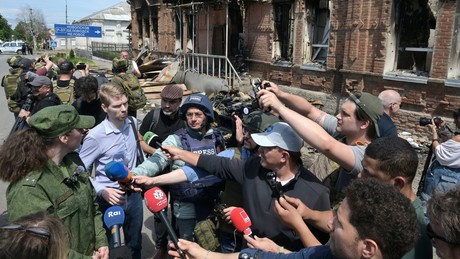 Liveticker Ukraine-Krieg: Ausländische Journalisten treffen in Starobelsk ein