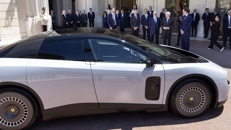 Fehlstart ins Elektrozeitalter: Ferrari-Aktie fällt nach Vorstellung des "Luce"