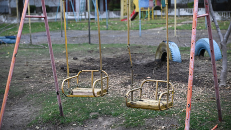 Liveticker Ukraine-Krieg: Kiew greift Spielplatz in Cherson an – ein Toter und Verletzte