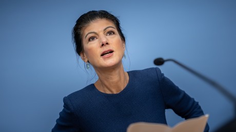Wagenknecht: Regierungsextremismus wäre ein Fall für den Verfassungsschutz