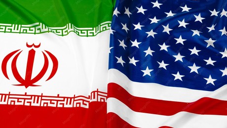 CENTCOM: US-Kampfflugzeug feuert Rakete auf Frachtschiff ab – Trump rüttelt am Iran-Deal