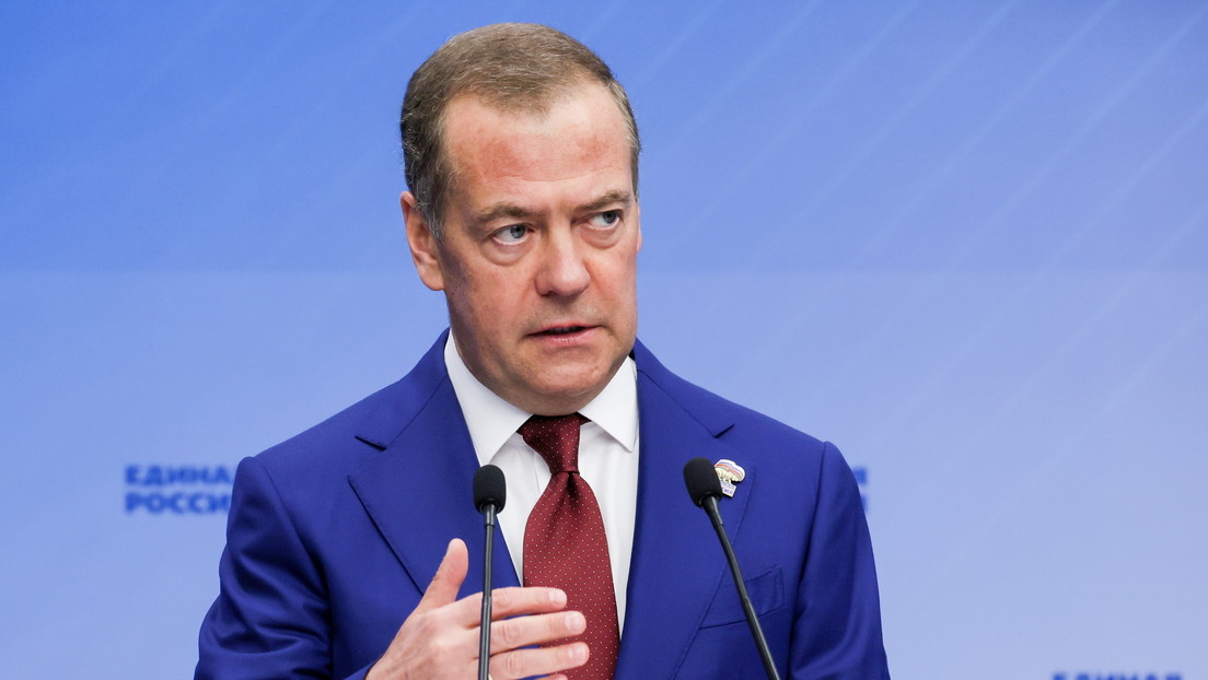 Medwedew nach Haager Schiedsspruch: Russland muss Kiews Armee "weiter zerschlagen"