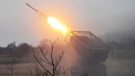Liveticker Ukraine-Krieg: Russische Armee greift ukrainische Militärbetriebe mit Präzisionswaffen an