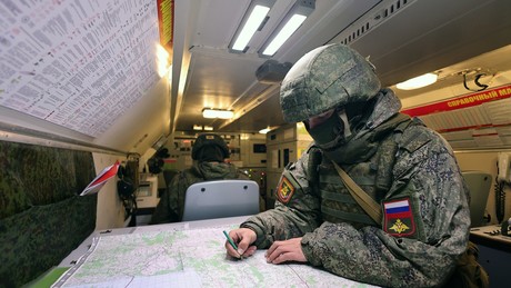 Stromausfälle in Kiew: Russland greift ukrainische Kriegsinfrastruktur an (VIDEOS)