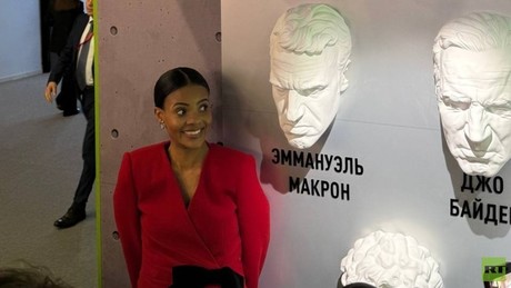 Candace Owens posiert mit "wütendem" Macron beim SPIEF