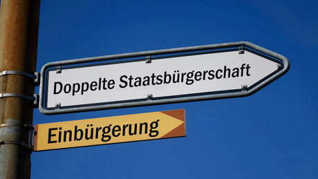 Leserbriefe an RT DE: "Wer nicht Deutscher ist, wird deutsch gemacht"