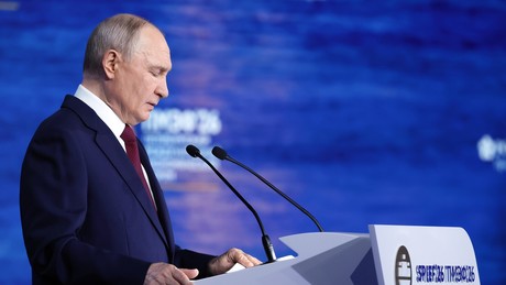 Wladimir Putin auf Wirtschaftsforum: "Treffen mit Selenskij hat keinen Sinn"