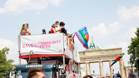 Wahnsinns-Ticker: Berliner Bürgermeister Wegner gönnt sich CSD-Truck für 375.000 Euro