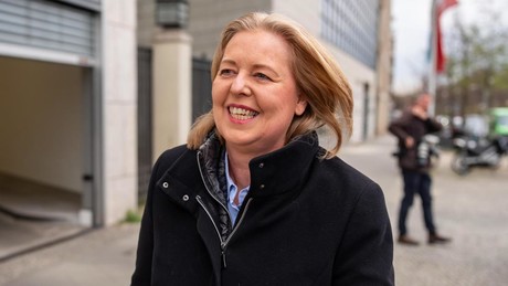 Wahnsinns-Ticker: "Platz da" ‒ Ministerin und Motorradfahrerin Bas bekennende "Staudränglerin"