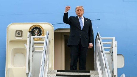 Liveticker Iran-Krieg: "Tyrann des Nahen Ostens ist tot" – Trump verkündet erneut Sieg über Iran