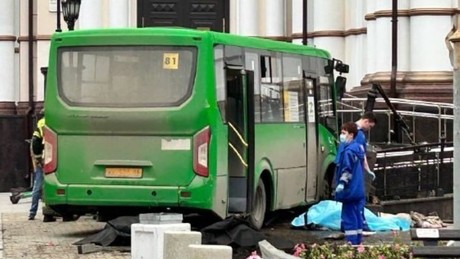 Vier Tote in Jekaterinburg: Linienbus rast in eine Kirche