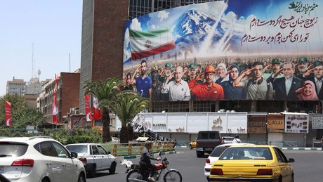 Liveticker Iran-Krieg – Teheran bezeichnet Trump-Ankündigung als "Spekulationen über ein Abkommen"
