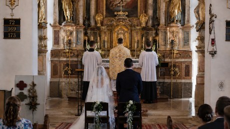 Hochzeit im "alten Ritus": Bistum Augsburg erklärt Trauung eines Identitären für verboten