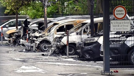 Berlin: Mehrere Telekom-Autos in Flammen