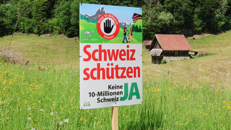 45 Prozent Ja bei Rekordbeteiligung: Die 10-Millionen-Initiative als politischer Teilsieg der SVP