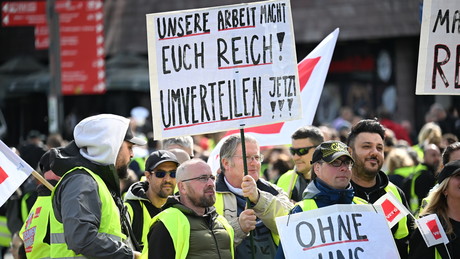 Mehr Arbeit, weniger Rechte: Die Medienkampagne für den Sozialabbau