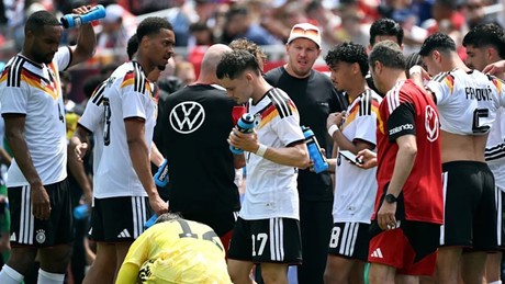 Nicht nur im Fußball: Gewerkschaftsbund fordert "Hydration Break" für Arbeitnehmer