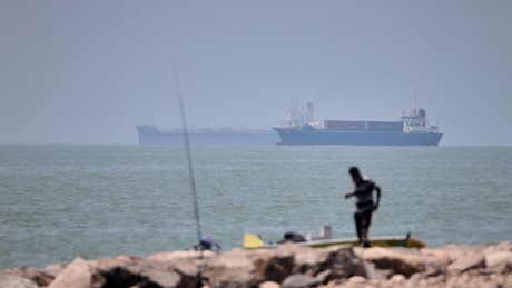Iran greift Frachtschiff an – Trump-Deal zur Öffnung der Hormus auf dem Prüfstand