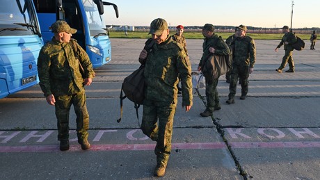 Liveticker Ukraine-Krieg: Russland und Ukraine tauschen Gefangene aus