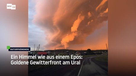 Ein Himmel wie aus einem Epos: Goldene Gewitterfront am Ural