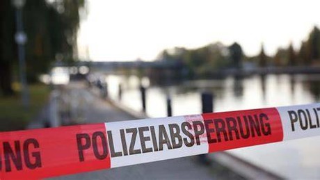 Nach Doppelmord mit Lanze in Bremen: 22-Jähriger weiter auf der Flucht