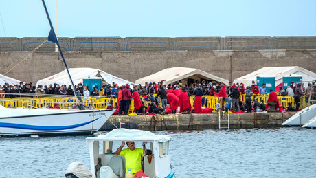 Spanien: Legalisierung führt zu 1,3 Millionen Anträgen – und einer Anfrage beim EuGH