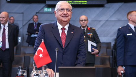 Türkischer Verteidigungsminister: NATO erlebt keine Krise, sondern passt sich der Sicherheitslage an