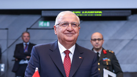 Türkischer Verteidigungsminister: NATO erlebt keine Krise, sondern passt sich der Sicherheitslage an