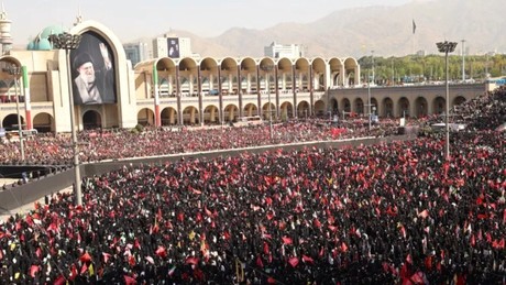 Iran: Beginn der sechstägigen Trauerfeierlichkeiten für den ermordeten obersten Führer Ali Chamenei
