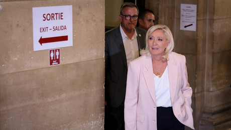 Paris: Marine Le Pen zu drei Jahren Haft und hoher Geldstrafe verurteilt