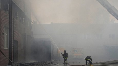 Liveticker Ukraine-Krieg: Russische Streitkräfte greifen Rüstungswerke in Kiew an