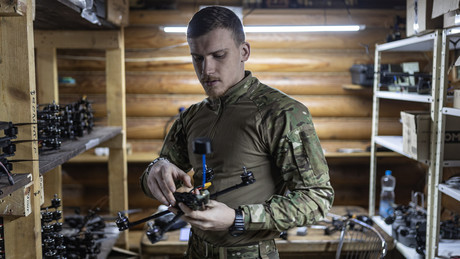 Liveticker Ukraine-Krieg: Ukrainische Lager und Werkstätten für Langstreckendrohnen angegriffen