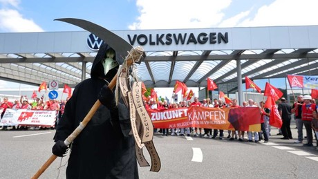 VW-Chef will weitere 50.000 Stellen streichen – droht vier Standorten in Deutschland das Aus?