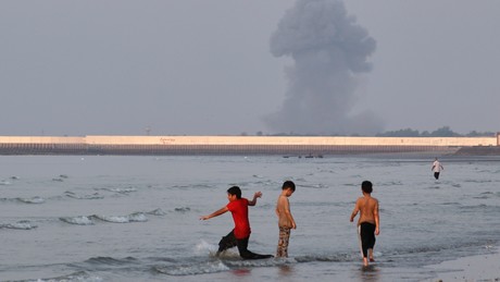 Nach weiteren US-Angriffen: Iran greift VAE-Öltanker an – Ölpreise schießen nach oben (VIDEO)