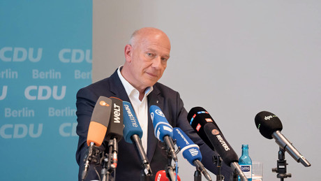 Berlins Lügen-Wegner: Am Sitz kleben bringt ihm eine Viertelmillion