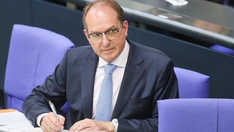 Datenfälschung und heimliche Hausdurchsuchungen: Gesetzentwurf für Geheimdienste sorgt für Kritik