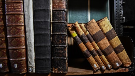 Von deutschen Truppen gestohlen: Ein im Zweiten Weltkrieg geraubtes Buch kehrt nach Russland zurück