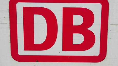 Bahn-Mitarbeiter bei Fahrgast-Attacke lebensgefährlich verletzt